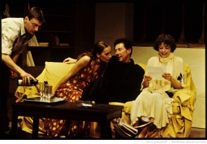 Les femmes savantes / mise en scène de Jean-Luc Jeener. Paris Théâtre 14, 18-04-1995. Photographe : Daniel Cande